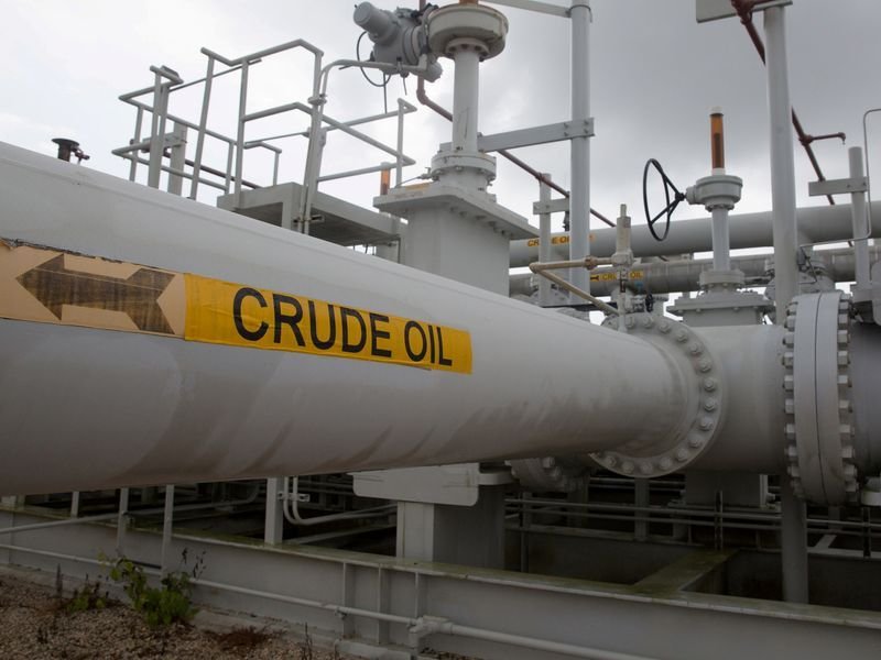 Oil Jumps Ahead of OPEC-led Talks on Output Cuts