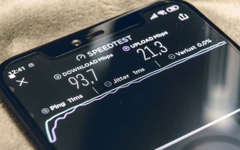Phone using 5g internet with fast internet speed