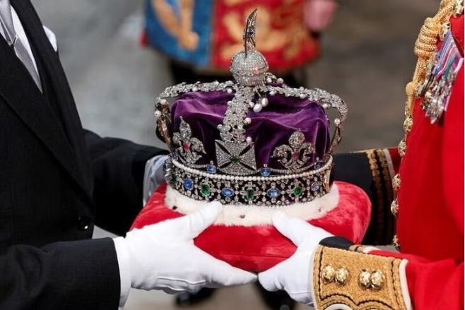 South Africans want UK to return royal jewels' diamonds.