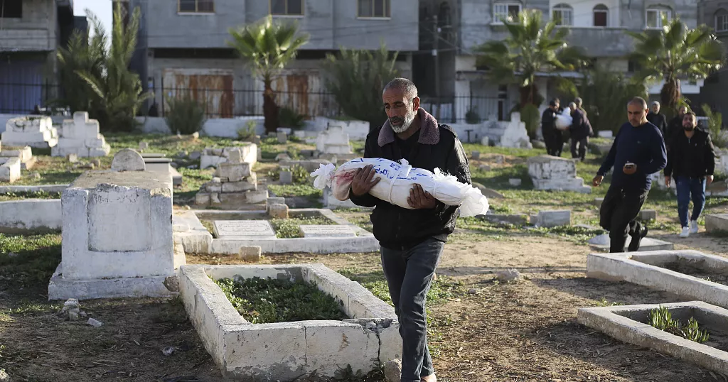 Gaza Mourners Gather Outside Hospital to Hold Funeral