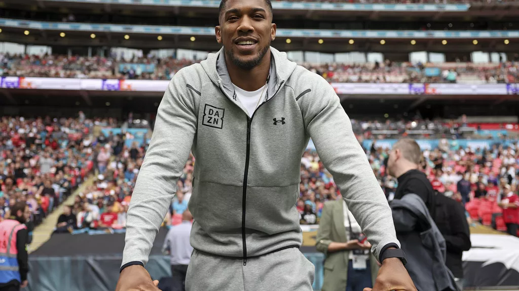 British Boxing Star Anthony Joshua Takes on Cameroon's Francis