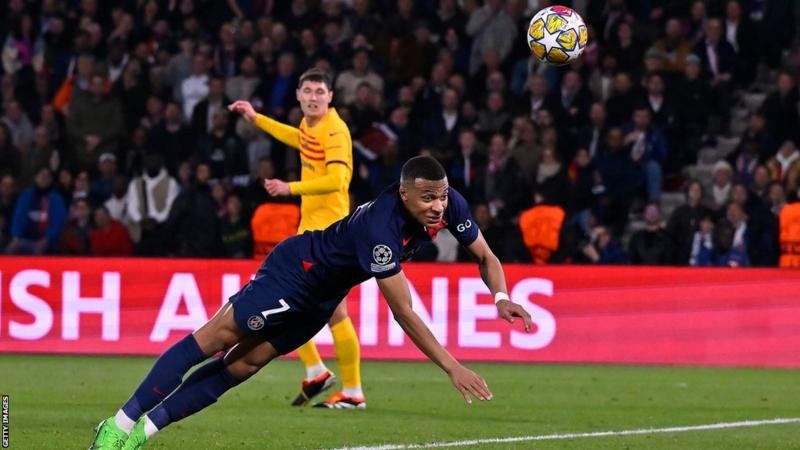 Barcelona Beats Paris St-Germain 3-2 with Raphinha Leading