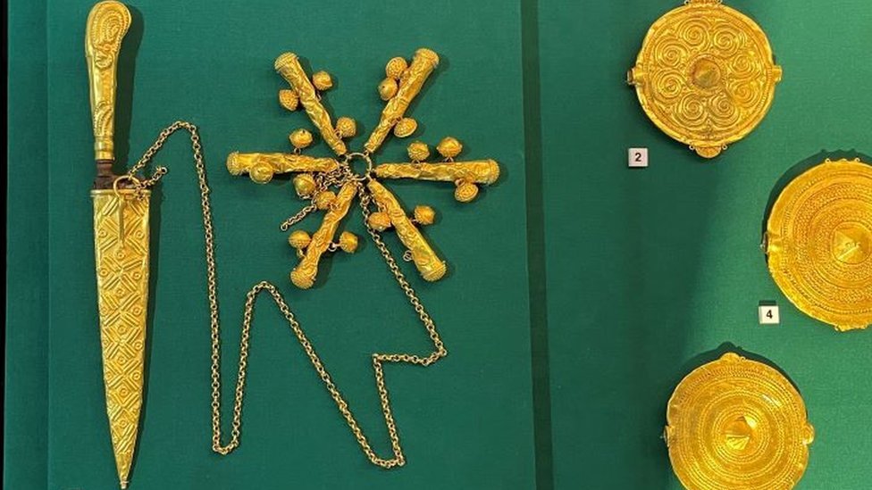 Asante gold artefacts: Ghana rejoices as 'crown jewels' looted by British put on display