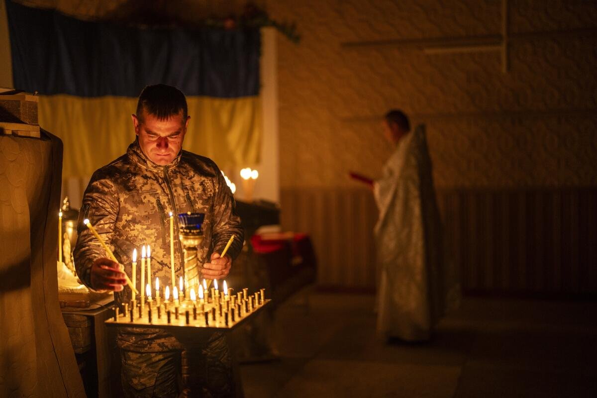Ukrainians in Embattled East Mark Third Easter Amid Ongoing