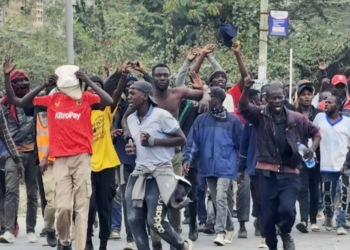 BBC/Mercy Juma
The protesters chanted “Ruto must go” in Kitengela in southern Nairobi